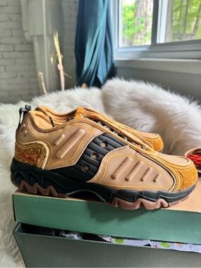 MATRIX
HARVEST WHEAT
BRUN MOYEN collaboration with colors and Saucony sneaker
